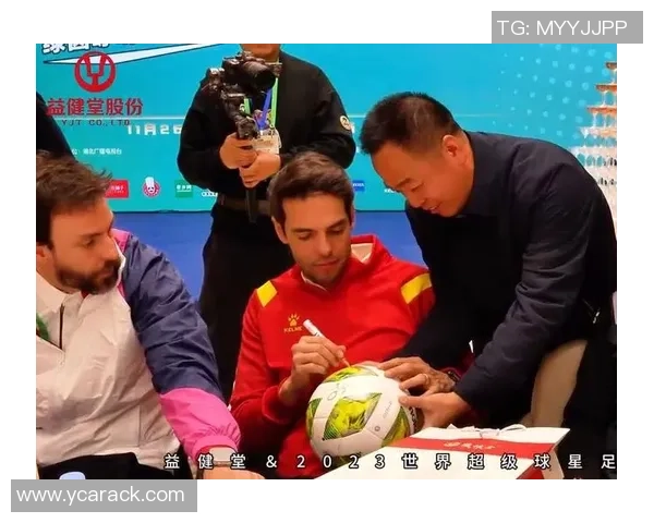 全球足球巨星齐聚一堂合照,众多顶级球员同框展现足球魅力